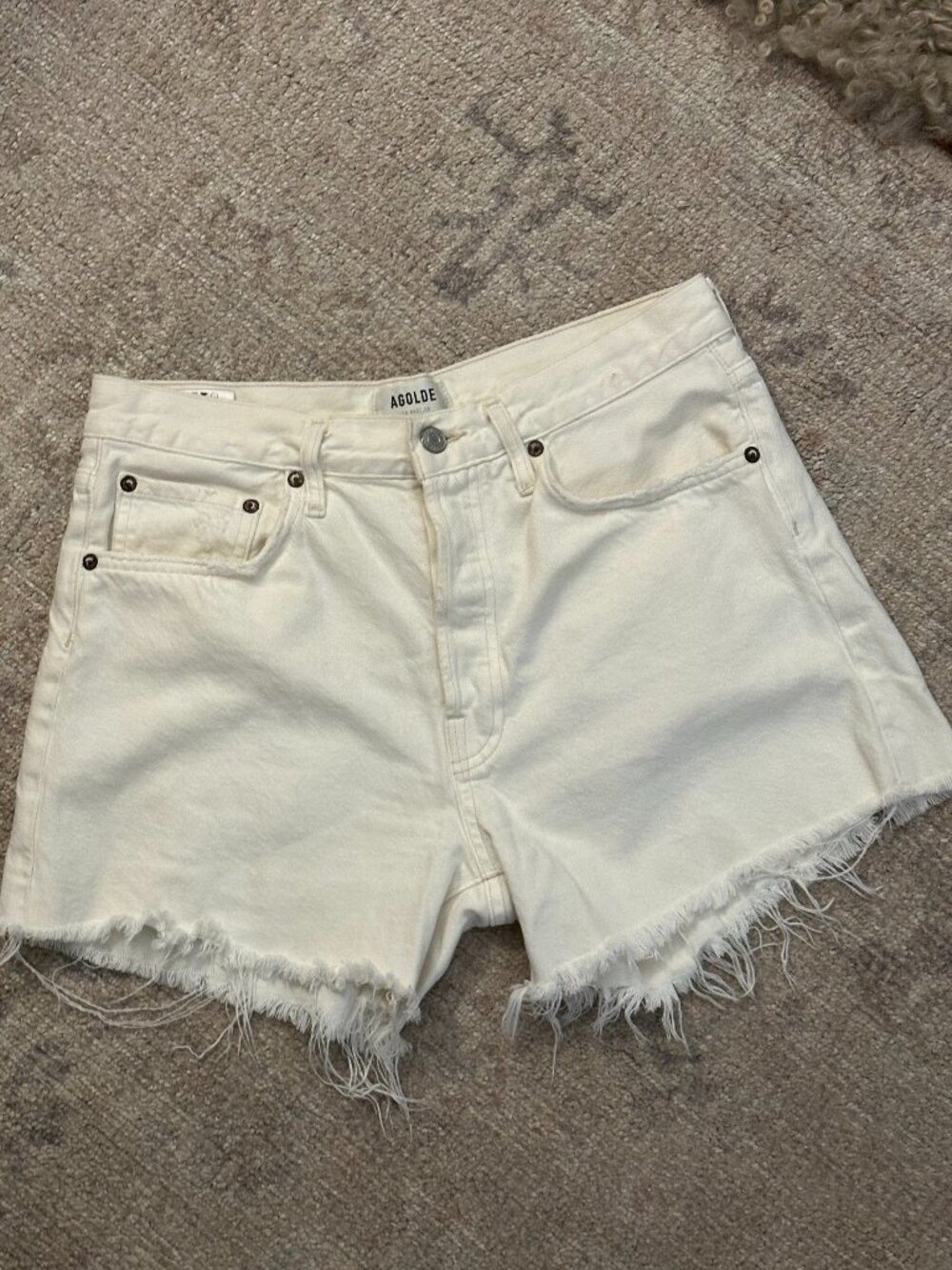 AGOLDE Parker Denim Long Shorts Color: Panna Cotta (white) size 28 - Picture 4 of 10